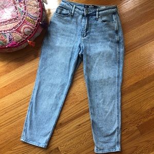 Hollister Curvy High Rise Mom Jeans 5s w27 L25 PERFECT FOR YOU SHORT LADIES🙂